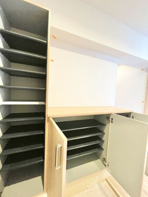 【収納】 | 千里緑丘第壱七号棟 | 物件を比較検討したいお客様には、「物件比較見学プラン」をご用意しております。こちらの物件だけでなく、お客様の希望に沿った物件を、いくつかまとめてご案内させて頂きます。