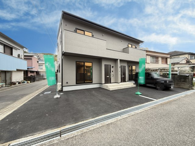 デュオメゾンかもべの駐車場