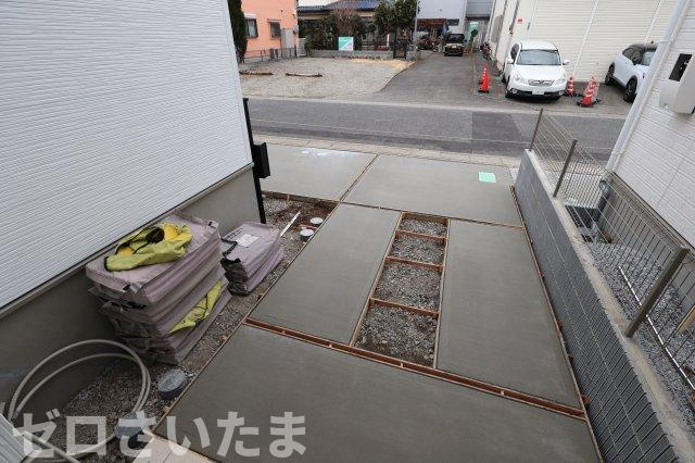《仲介手数料無料》北区吉野町１丁目390-16新築一戸建てグラファーレの駐車場