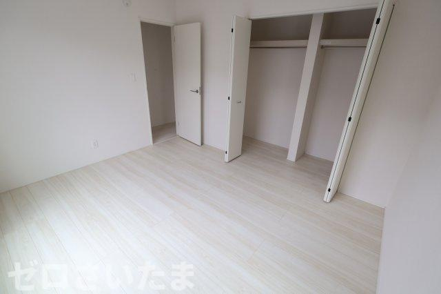 《仲介手数料無料》北区吉野町１丁目390-16新築一戸建てグラファーレの洋室