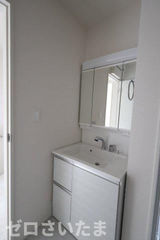 《仲介手数料無料》北区吉野町１丁目390-16新築一戸建てグラファーレの独立洗面台