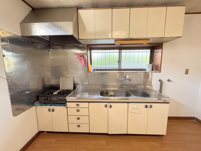 美山町戸建のキッチン