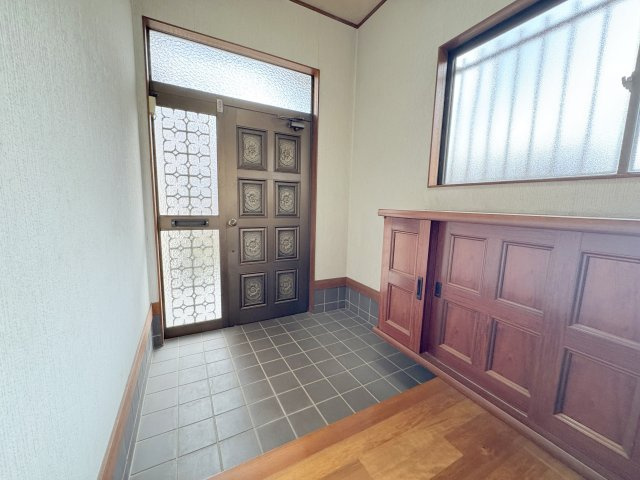 美山町戸建の玄関