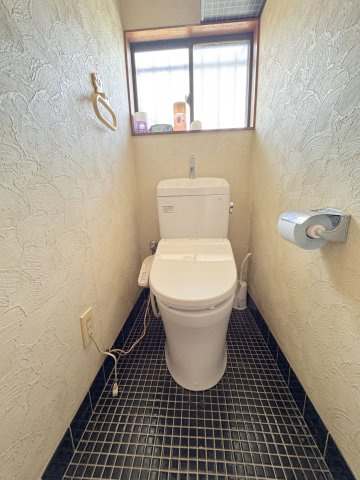 美山町戸建のトイレ