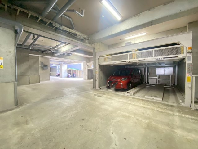 コスモ堀川寺之内の駐車場|共用部