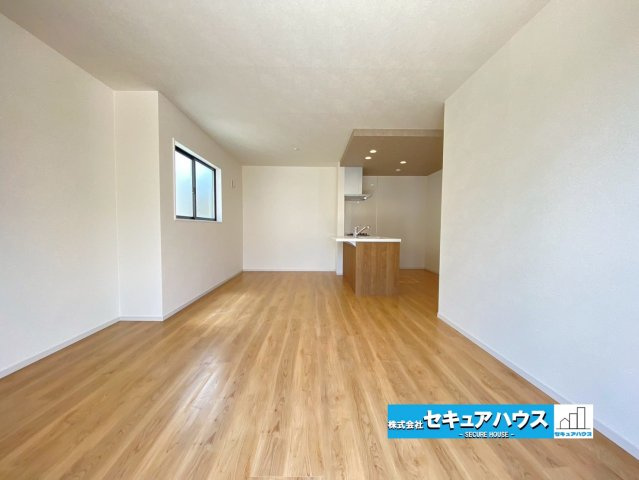 【同施工物件ご案内可能】刈谷市高津波町　全3棟の内観：施工例|【LDKイメージ】
◆家族揃ってリビングで過ごすお休みの日が、楽しみになる場所となることでしょう。
対面式のオープンキッチンは、家事をしながら家族の様子が一目でわかる安心＆便利設備♪