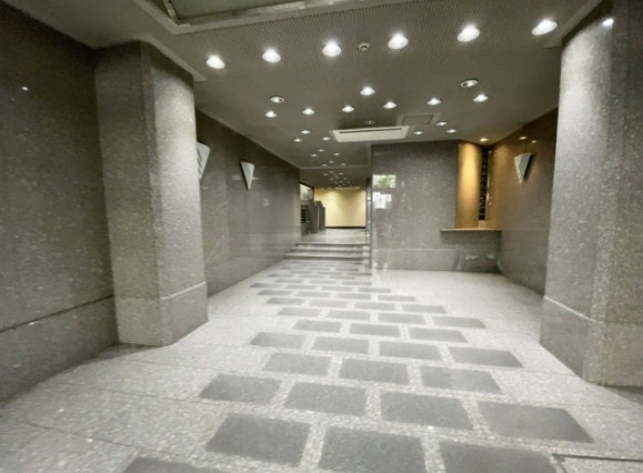 三共堺筋本町ビルのエントランス