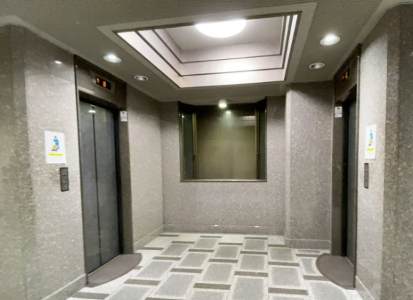 三共堺筋本町ビルのエントランス