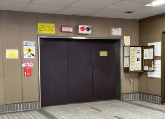 三共堺筋本町ビルの駐車場