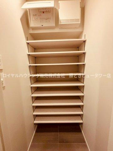 沢山靴がおけそうな玄関収納です