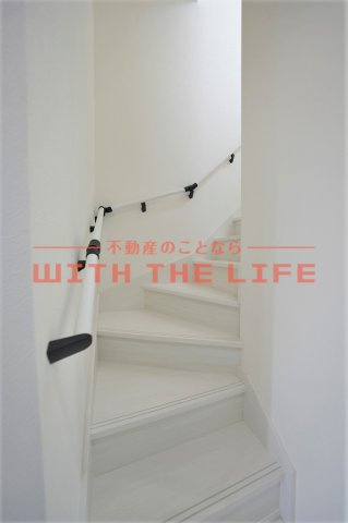 ジラソーレＫ【キャッシュバック対象物件】の内装|明るい色調の室内です