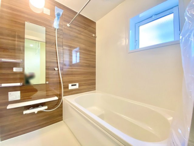 中野北１丁目の浴室|暖房・換気・乾燥機能が揃った浴室で、快適なバスタイムを実現。雨の日や花粉シーズンも洗濯物が安心して干せ、毎日の暮らしをサポートします。