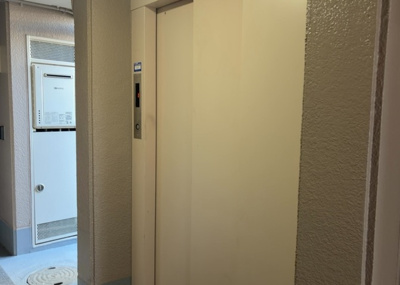 【その他共用部分】 | スカイハイツ橋本 | 共用部分は、一棟の建物に住む区分所有者全員が共同で所有するとし、共用部分の管理、補修などは、区分所有者で形成される管理組合が行います。個人の判断で勝手に変更することはできませんので覚えておきましょう。