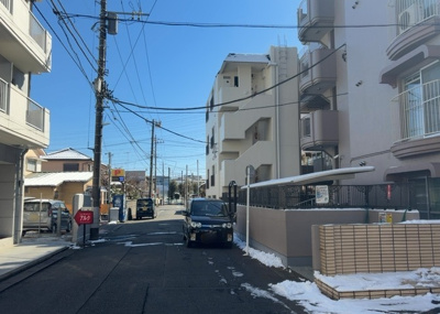 【外観】 | スカイハイツ橋本 | 隣家の土地はどうなっているのか、生活利便施設が近くにあるのか、学校まで近いかなど、お客様のライフスタイルにあわせたイメージが重要です。また、近くにあると困る施設が近くにないかも確認するといいでしょう。
