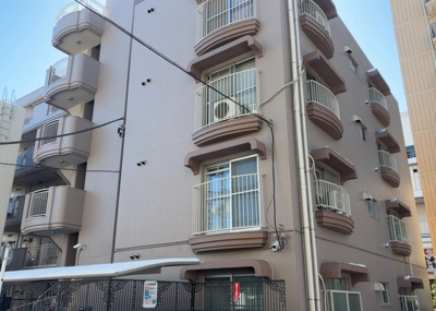 【外観】 | スカイハイツ橋本 | ＲＣ造、Reinforced Concreteは直訳すると補強されたコンクリートです。主に柱や梁・床・壁が鉄筋とコンクリートで構成おり、鉄筋を組んだ型枠にコンクリートを流し込んで固めたものを指します。