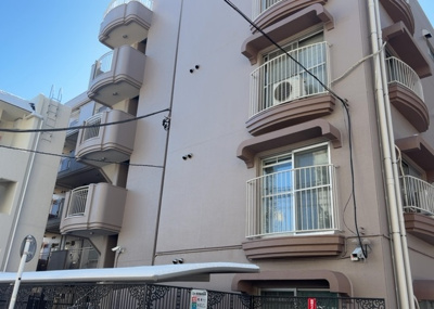 【外観】 | スカイハイツ橋本 | マンションの駐輪場は、事前に空きがあるか確認を取ると安心です。せっかく入居したのに駐輪スペースがない！なんてことになったら大変ですよね。そこで、内見時や購入前にはまず事前に確認しておくと良いでしょう。