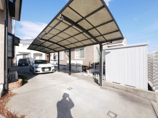 【駐車場】 | 普通車2台格納可能なカーポート付