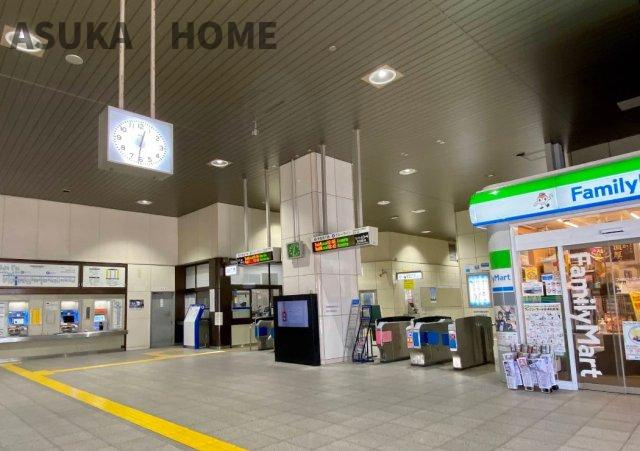 クリオ綱島十番館の周辺|新羽駅の広々エントランスです。改札口にもファミリーマートあるので便利です。