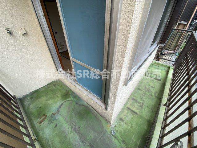 吉田3丁目中古戸建のバルコニー|南向きで陽当たり良好です！洗濯機置場はバルコニーにございます。