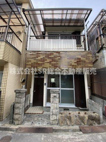 吉田3丁目中古戸建のキッチン|ダイニングテーブルと椅子を置いて食卓を囲めます！