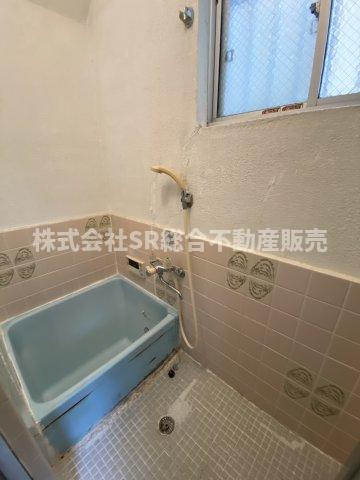 吉田3丁目中古戸建の浴室|お風呂には窓もあり、換気がバッチリとできます☆