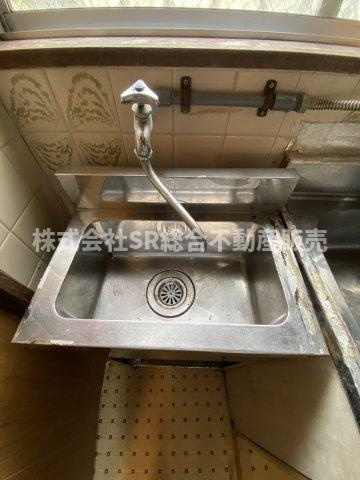 吉田3丁目中古戸建の洗面所|明るい洗面所です