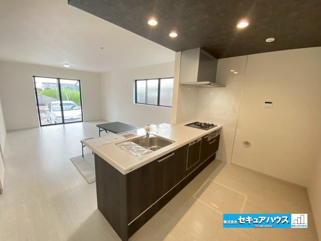 【同施工物件ご案内可能】刈谷市高津波町　全3棟の内観：施工例|【LDKイメージ】
◆日当たりが良く温かい広々リビングは家族の団らんスペースになります。　　　　　　　　　　　　　　　　　　　　　　　　　　　　　　　　　　　　　　　　　　　　　　　　　　　　　　　　