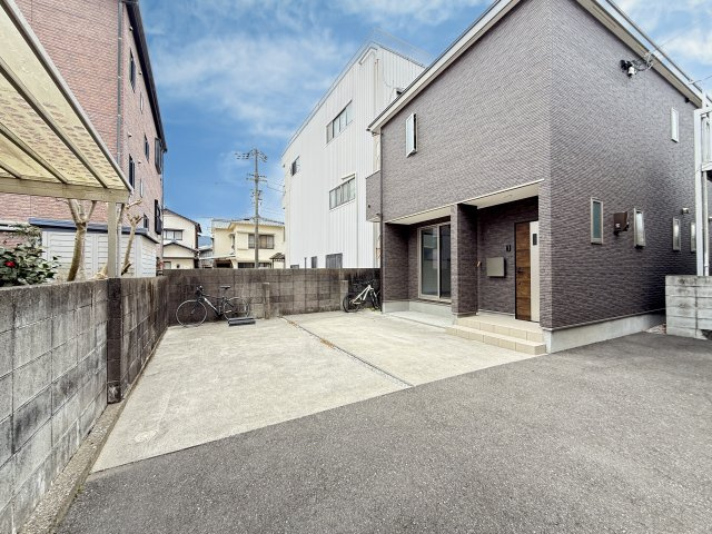 部屋番号：１の駐車場