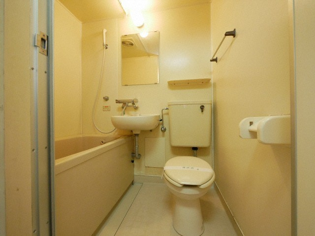 ハイネス五条の浴室