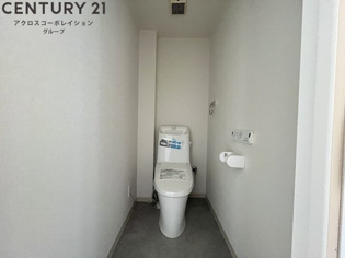 温水洗浄便座機能付きトイレです！