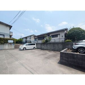 福岡市南区皿山１丁目のアパートの駐車場