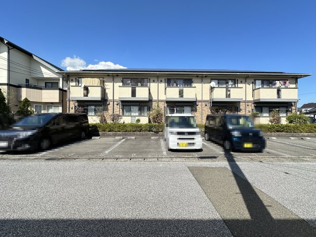 ヴィヴレ北金田の駐車場