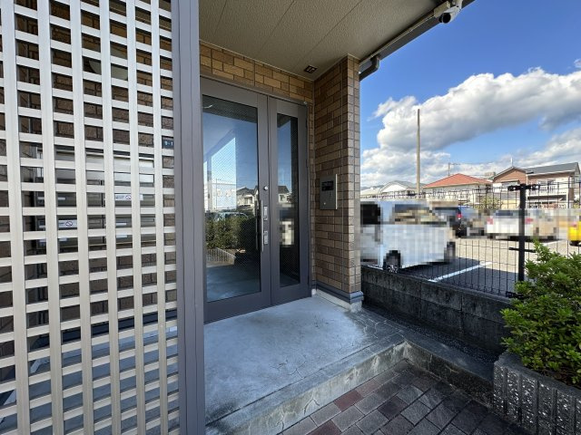 ヴィヴレ北金田のエントランス