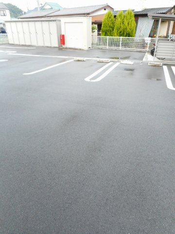 プリマステラの駐車場