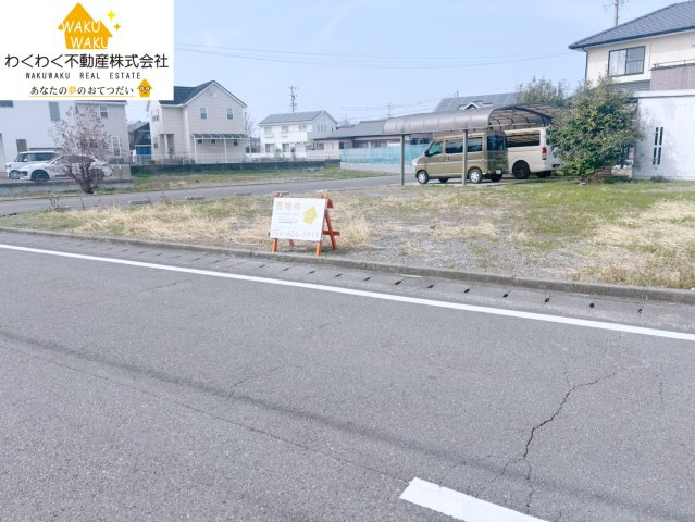 売地の前面道路含む現地写真