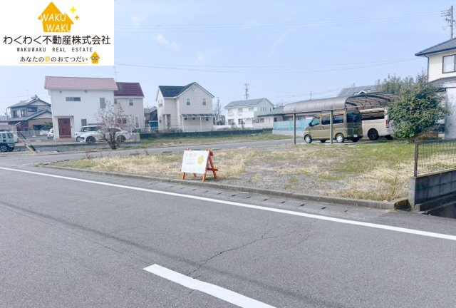 売地の前面道路含む現地写真