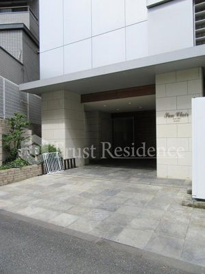 【エントランス】 | サンクレール荒川ブランガーデン | エントランス前