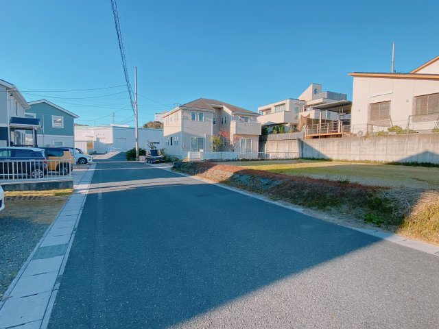 常滑市飛香台4丁目の前面道路含む現地写真