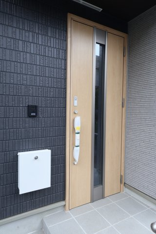 《仲介手数料無料》上尾市谷津１丁目10-20新築一戸建てハートフルタウンの玄関