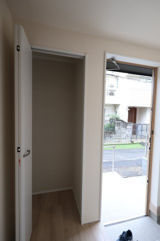 《仲介手数料無料》上尾市谷津１丁目10-20新築一戸建てハートフルタウンの玄関
