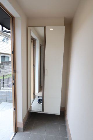 《仲介手数料無料》上尾市谷津１丁目10-20新築一戸建てハートフルタウンの玄関