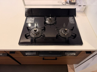 【キッチン】 | さいたま市南区大谷口　貸戸建 | 3口コンロで料理の幅が広がります！