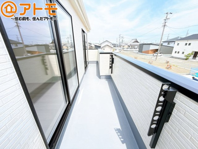 【バルコニー】 | 焼津市石津　新築戸建　全1棟 | 陽当りの良いバルコニーはお洗濯物はもちろんお布団もふかふかになります♪