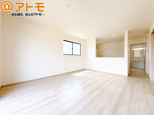 【居間・リビング】 | 焼津市石津　新築戸建　全1棟 | 家族団らんのイメージは、リビングを思い浮かべませんか？リビングこそ広々としたお部屋が良いですね♪