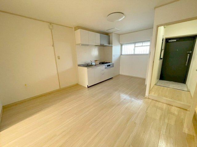 サンロイヤルハイツの居間・リビング