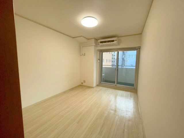 サンロイヤルハイツの洋室