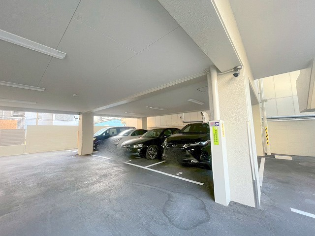 サンロイヤルハイツの駐車場