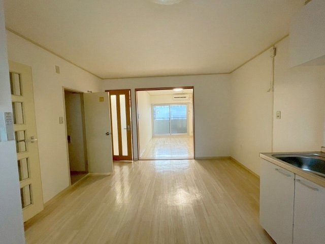 サンロイヤルハイツの居間・リビング