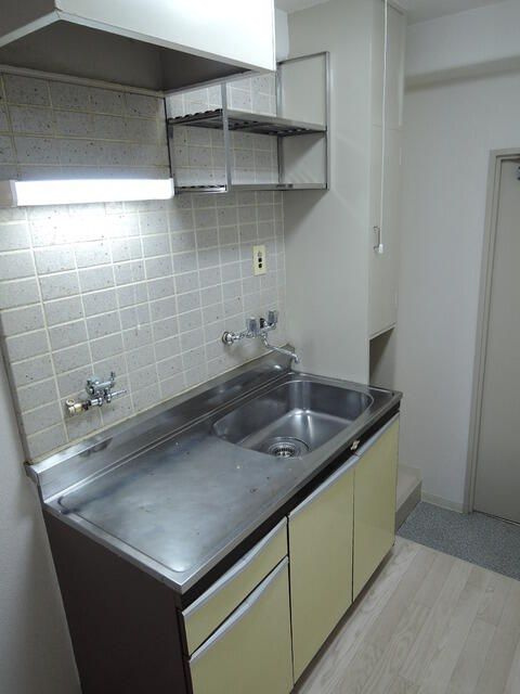 ニューライフ新宿の居間・リビング