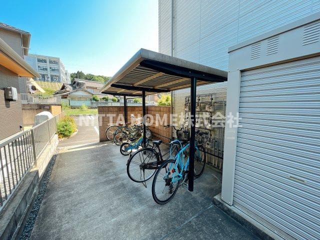 コンフォート石原のその他共用部分|屋根付きの駐輪場は無料です◇